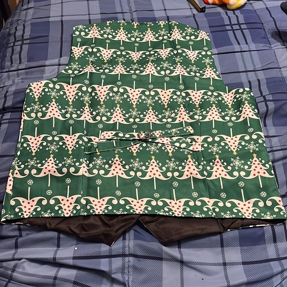 Festive Green and White Vest with Bow Tie - Picture 4 of 7